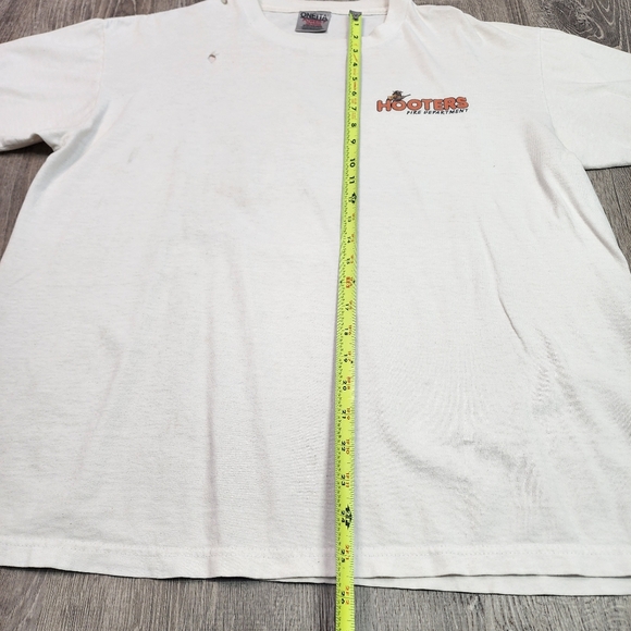 HOOTERS Fire Department Graphic White T Shirt Distressed Men's Large - Picture 8 of 14